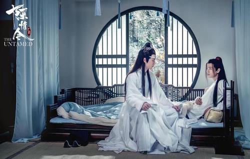 肖战为什么在兔区被叫太子妃?肖战在工作室哭了半小时是真的吗?